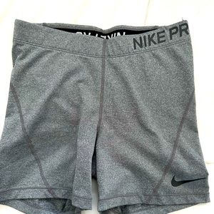 Gray – Nike pro spandex shorts – size medium – EUC